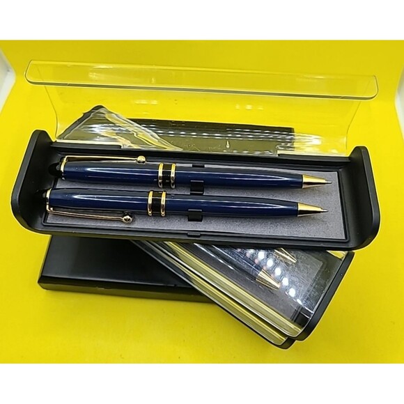 Set Of 2 Matching Blue Ballpoint Pens In Clear Lucite Case- Taiwan - Picture 2 of 6